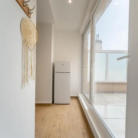 Leone - A 500m De La De Malo