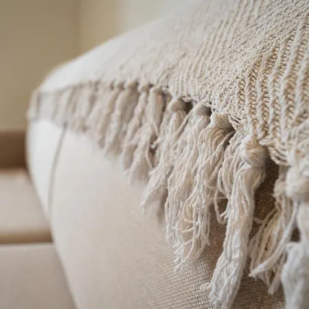 Leone - A 500m De La De Malo