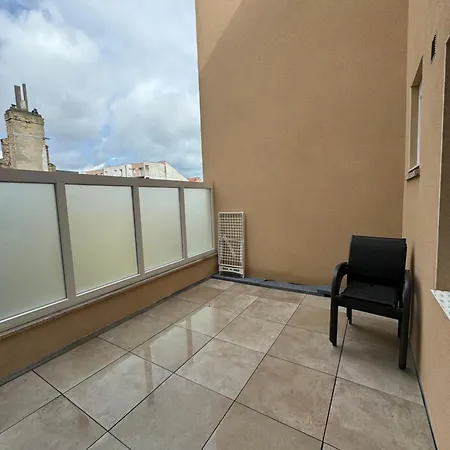 Leone - A 500m De La De Malo *